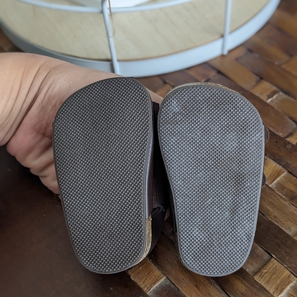 New born Baby boy bundle of 2 sandals size 2 or 0-3 months - Picture 6 of 6